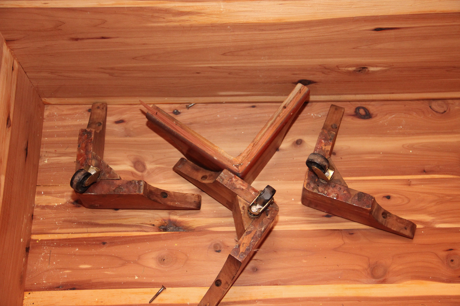 Cedar Chest with Wheels EBTH